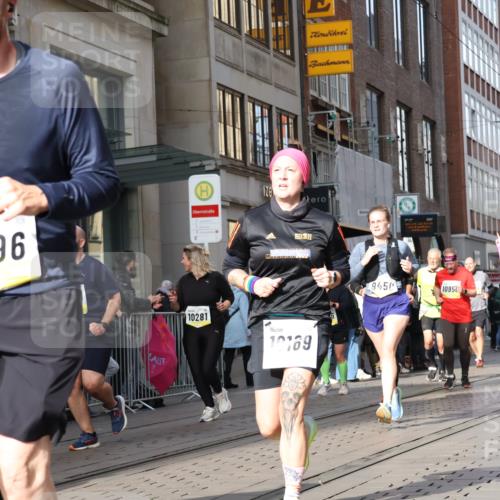 05.10.2025 - 20. swb-Marathon Bremen Strokosch-Dieckow http://msf.ph/oto/9255204 05.10.2025 10:57:03 Ziel 7101, 9000, 9215, 9260, 9292, 9450, 9489, 9550, 9577, 9625, 9747, 9844, 9904, 9914, 9947, 9962, 10139, 10169, 10281, 10293, 10367, 10545, 10645, 10657, 10739, 10917, 10950, 11015, 11138, 11202, 11360, 11434, 11596, 11606, 11686, 7101, 9000, 9215, 9260, 9292, 9450, 9489, 9550, 9577, 9625, 9747, 9844, 9904, 9914, 9947, 9962, 10139, 10169, 10281, 10293, 10367, 10545, 10645, 10657, 10739, 10917, 10950, 11015, 11138, 11202, 11434, 11596, 11606, 11686 meine-sportfotos.de