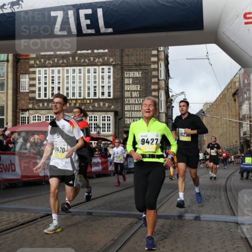 05.10.2025 - 20. swb-Marathon Bremen Yannick Fuchs http://msf.ph/oto/9255208 05.10.2025 10:55:04 Ziel 9427, 9560, 9570, 10024, 10231, 10232, 10233, 10609, 11320, 11373, 11470, 11507, 11523 meine-sportfotos.de