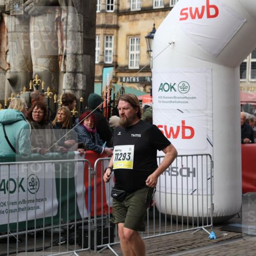 05.10.2025 - 20. swb-Marathon Bremen Yannick Fuchs http://msf.ph/oto/9255210 05.10.2025 11:15:20 Ziel 10647, 10984, 11293, 11635 meine-sportfotos.de