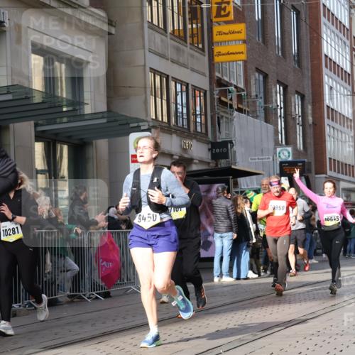 05.10.2025 - 20. swb-Marathon Bremen Strokosch-Dieckow http://msf.ph/oto/9255214 05.10.2025 10:57:04 Ziel 7101, 9000, 9215, 9260, 9292, 9450, 9489, 9550, 9625, 9747, 9844, 9904, 9914, 9947, 9962, 10139, 10169, 10281, 10293, 10367, 10645, 10657, 10694, 10739, 10917, 10950, 11015, 11360, 11434, 11583, 11596, 11606, 11686, 7101, 9000, 9215, 9260, 9292, 9450, 9489, 9550, 9625, 9747, 9844, 9904, 9914, 9947, 9962, 10139, 10169, 10281, 10293, 10367, 10645, 10657, 10694, 10739, 10917, 10950, 11015, 11434, 11596, 11606, 11686 meine-sportfotos.de