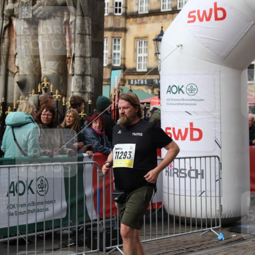 05.10.2025 - 20. swb-Marathon Bremen Yannick Fuchs http://msf.ph/oto/9255220 05.10.2025 11:15:20 Ziel 10647, 10984, 11293, 11635 meine-sportfotos.de