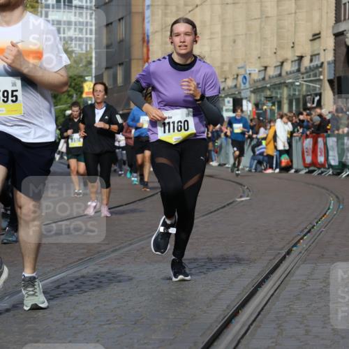 05.10.2025 - 20. swb-Marathon Bremen Strokosch-Dieckow http://msf.ph/oto/9255225 05.10.2025 11:02:36 Ziel 9841, 10033, 10510, 10595, 10598, 10825, 10826, 11024, 11160 meine-sportfotos.de