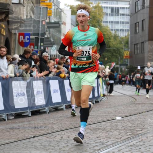 05.10.2025 - 20. swb-Marathon Bremen Strokosch-Dieckow http://msf.ph/oto/9255226 05.10.2025 12:53:29 Ziel 925, 1665, 2940, 3975, 5074 meine-sportfotos.de