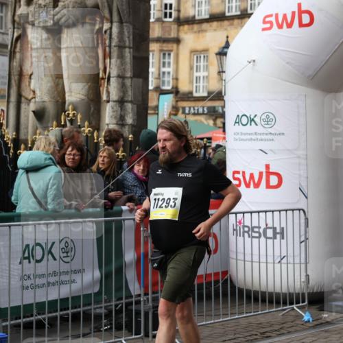 05.10.2025 - 20. swb-Marathon Bremen Yannick Fuchs http://msf.ph/oto/9255230 05.10.2025 11:15:20 Ziel 10647, 10984, 11293, 11635 meine-sportfotos.de