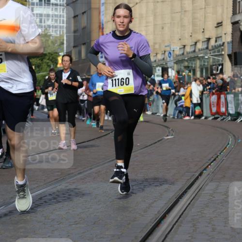 05.10.2025 - 20. swb-Marathon Bremen Strokosch-Dieckow http://msf.ph/oto/9255251 05.10.2025 11:02:36 Ziel 9841, 10033, 10510, 10595, 10598, 10825, 10826, 11024, 11160 meine-sportfotos.de