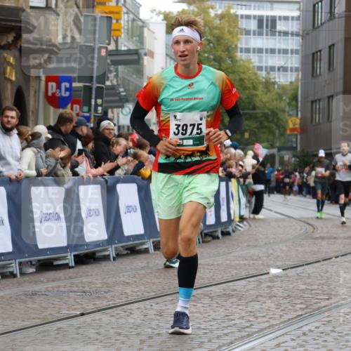 05.10.2025 - 20. swb-Marathon Bremen Strokosch-Dieckow http://msf.ph/oto/9255255 05.10.2025 12:53:29 Ziel 925, 1665, 2940, 3975, 5074 meine-sportfotos.de