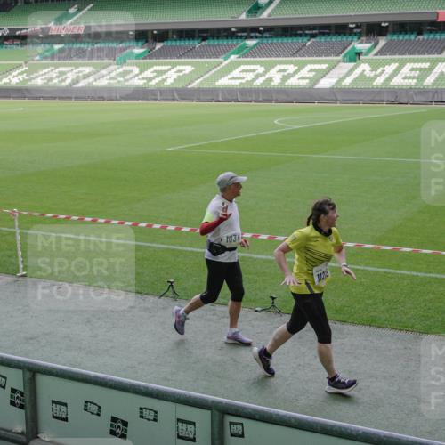 05.10.2025 - 20. swb-Marathon Bremen Michael Burmester http://msf.ph/oto/9255260 05.10.2025 10:43:18 Laufen im Stadion 9185, 9288, 9380, 9410, 9476, 9493, 9526, 9557, 9561, 9664, 9675, 9680, 9726, 9731, 9732, 9734, 9736, 9760, 9784, 9806, 9822, 9823, 9826, 9848, 9861, 9867, 9912, 10074, 10146, 10183, 10245, 10288, 10315, 10316, 10396, 10399, 10412, 10433, 10435, 10463, 10491, 10512, 10515, 10552, 10596, 10849, 10860, 10861, 10962, 10969, 11030, 11073, 11083, 11113, 11157, 11161, 11170, 11215, 11240, 11242, 11285, 11331, 11404, 11536, 8225, 9212, 9276, 9481, 9945, 9972 meine-sportfotos.de
