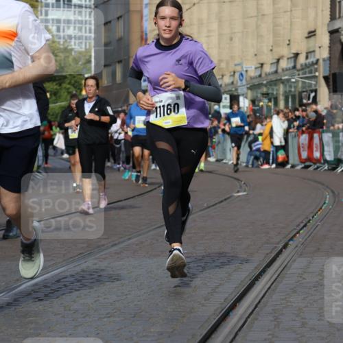 05.10.2025 - 20. swb-Marathon Bremen Strokosch-Dieckow http://msf.ph/oto/9255275 05.10.2025 11:02:37 Ziel 9841, 10033, 10510, 10530, 10595, 10598, 10825, 10826, 11024, 11160 meine-sportfotos.de