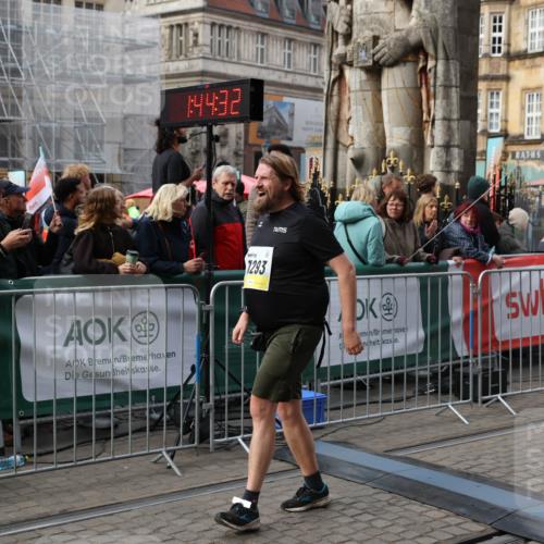 05.10.2025 - 20. swb-Marathon Bremen Yannick Fuchs http://msf.ph/oto/9255277 05.10.2025 11:15:21 Ziel 10984, 11293, 11635 meine-sportfotos.de