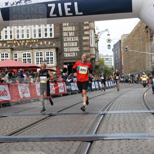 05.10.2025 - 20. swb-Marathon Bremen Yannick Fuchs http://msf.ph/oto/9255278 05.10.2025 10:46:22 Ziel 9351, 9362, 11446 meine-sportfotos.de
