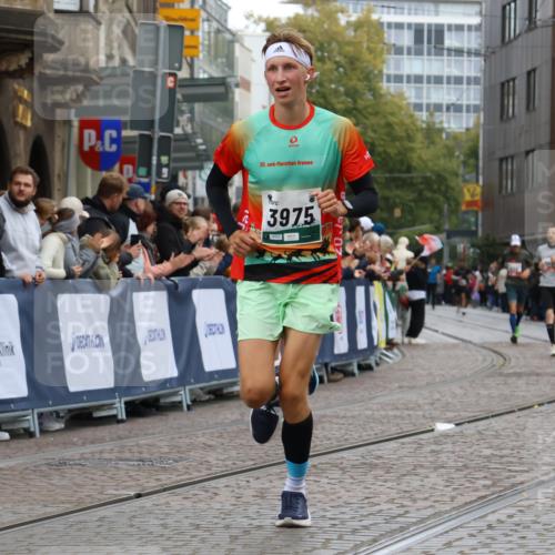 05.10.2025 - 20. swb-Marathon Bremen Strokosch-Dieckow http://msf.ph/oto/9255286 05.10.2025 12:53:29 Ziel 925, 1665, 2940, 3975, 5074 meine-sportfotos.de