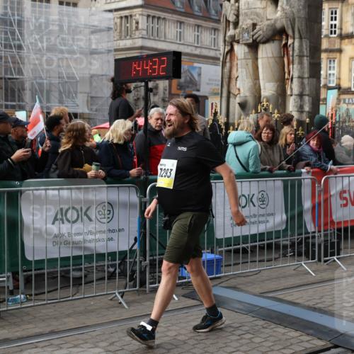05.10.2025 - 20. swb-Marathon Bremen Yannick Fuchs http://msf.ph/oto/9255289 05.10.2025 11:15:21 Ziel 10984, 11293, 11635 meine-sportfotos.de