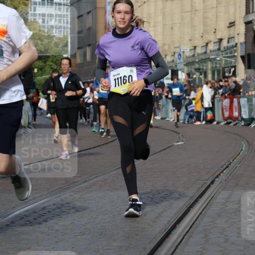 05.10.2025 - 20. swb-Marathon Bremen Strokosch-Dieckow http://msf.ph/oto/9255294 05.10.2025 11:02:37 Ziel 9841, 10033, 10510, 10530, 10595, 10598, 10825, 10826, 11024, 11160 meine-sportfotos.de