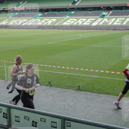 05.10.2025 - 20. swb-Marathon Bremen Michael Burmester http://msf.ph/oto/9255306 05.10.2025 10:43:19 Laufen im Stadion 9185, 9288, 9380, 9476, 9493, 9526, 9557, 9561, 9664, 9675, 9680, 9726, 9731, 9732, 9734, 9736, 9760, 9784, 9806, 9822, 9823, 9826, 9848, 9861, 9867, 9895, 9912, 10074, 10146, 10183, 10245, 10288, 10315, 10316, 10396, 10399, 10412, 10433, 10435, 10463, 10491, 10512, 10515, 10552, 10596, 10849, 10860, 10861, 10962, 10969, 11030, 11073, 11083, 11113, 11157, 11161, 11170, 11215, 11240, 11242, 11285, 11331, 11404, 11536, 8225, 9212, 9276, 9481, 9945, 9972 meine-sportfotos.de