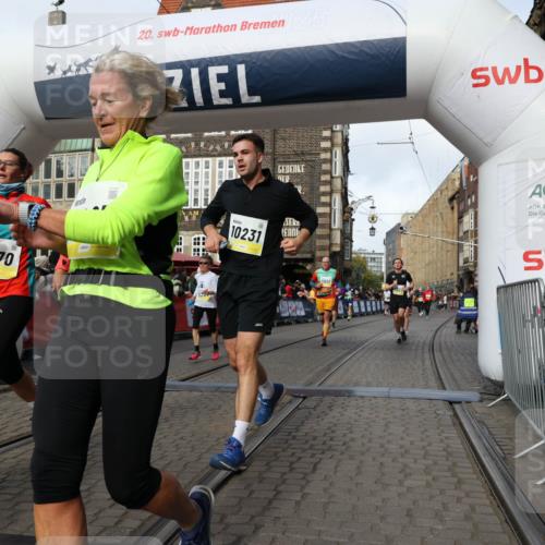05.10.2025 - 20. swb-Marathon Bremen Yannick Fuchs http://msf.ph/oto/9255307 05.10.2025 10:55:05 Ziel 9427, 9475, 9560, 9570, 10024, 10231, 10609, 11320, 11373, 11470, 11507, 11523 meine-sportfotos.de