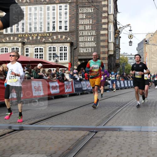 05.10.2025 - 20. swb-Marathon Bremen Yannick Fuchs http://msf.ph/oto/9255340 05.10.2025 10:55:06 Ziel 9427, 9475, 9570, 9791, 10231, 10609, 11320, 11373, 11470, 11507, 11523 meine-sportfotos.de