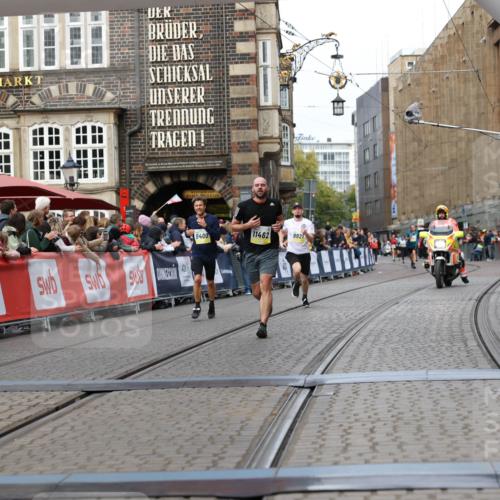 05.10.2025 - 20. swb-Marathon Bremen Yannick Fuchs http://msf.ph/oto/9255348 05.10.2025 10:46:25 Ziel 9351, 9362, 9400, 9921, 11462 meine-sportfotos.de