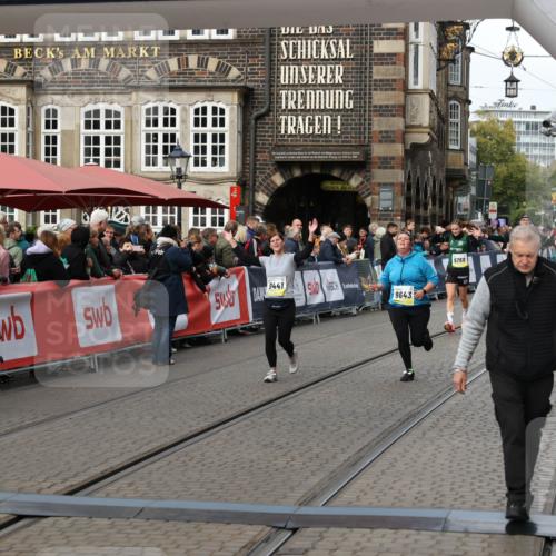 05.10.2025 - 20. swb-Marathon Bremen Yannick Fuchs http://msf.ph/oto/9255360 05.10.2025 11:15:23 Ziel 9643, 10984, 11293, 11635 meine-sportfotos.de