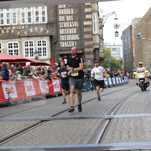 05.10.2025 - 20. swb-Marathon Bremen Yannick Fuchs http://msf.ph/oto/9255365 05.10.2025 10:46:26 Ziel 9351, 9362, 9400, 9921, 11462 meine-sportfotos.de