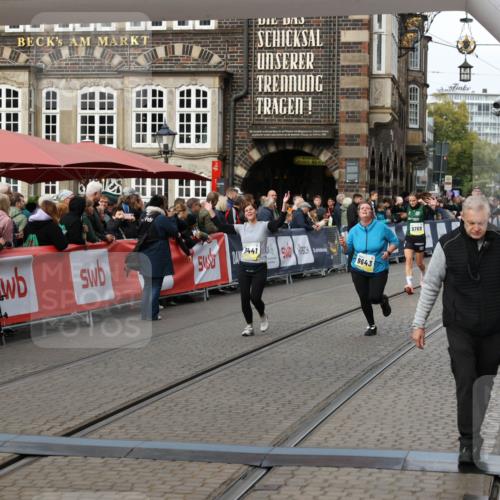 05.10.2025 - 20. swb-Marathon Bremen Yannick Fuchs http://msf.ph/oto/9255369 05.10.2025 11:15:24 Ziel 9441, 9643, 11293 meine-sportfotos.de
