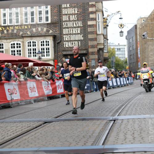 05.10.2025 - 20. swb-Marathon Bremen Yannick Fuchs http://msf.ph/oto/9255375 05.10.2025 10:46:26 Ziel 9351, 9362, 9400, 9921, 11462 meine-sportfotos.de