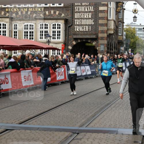 05.10.2025 - 20. swb-Marathon Bremen Yannick Fuchs http://msf.ph/oto/9255382 05.10.2025 11:15:24 Ziel 9441, 9643, 11293 meine-sportfotos.de