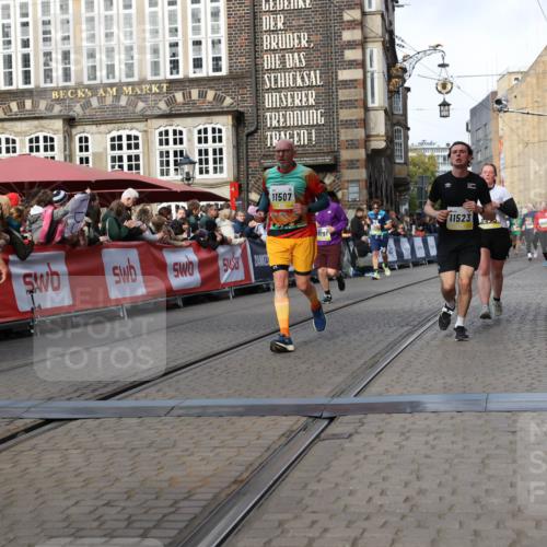 05.10.2025 - 20. swb-Marathon Bremen Yannick Fuchs http://msf.ph/oto/9255383 05.10.2025 10:55:06 Ziel 9427, 9475, 9570, 9791, 10231, 10609, 11320, 11373, 11470, 11507, 11523 meine-sportfotos.de