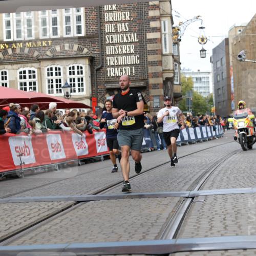 05.10.2025 - 20. swb-Marathon Bremen Yannick Fuchs http://msf.ph/oto/9255388 05.10.2025 10:46:26 Ziel 9351, 9362, 9400, 9921, 11462 meine-sportfotos.de