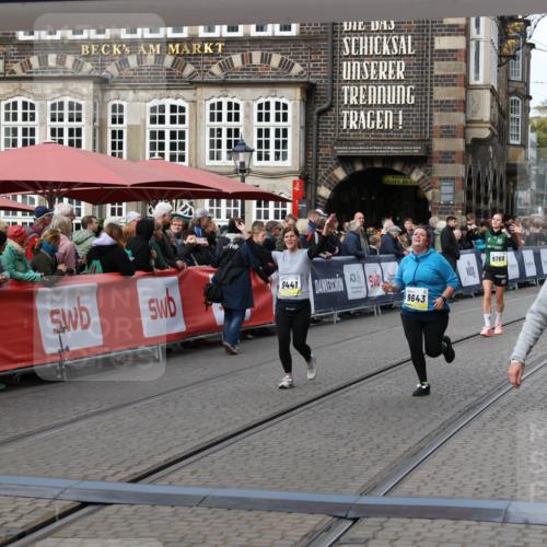 05.10.2025 - 20. swb-Marathon Bremen Yannick Fuchs http://msf.ph/oto/9255392 05.10.2025 11:15:24 Ziel 9441, 9643, 11293 meine-sportfotos.de