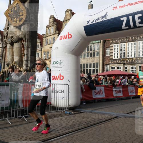 05.10.2025 - 20. swb-Marathon Bremen Yannick Fuchs http://msf.ph/oto/9255400 05.10.2025 10:55:07 Ziel 9427, 9475, 9570, 9791, 10231, 11320, 11470, 11507, 11523 meine-sportfotos.de