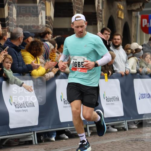 05.10.2025 - 20. swb-Marathon Bremen Strokosch-Dieckow http://msf.ph/oto/9255405 05.10.2025 12:53:32 Ziel 1221, 1665, 2940, 8341 meine-sportfotos.de