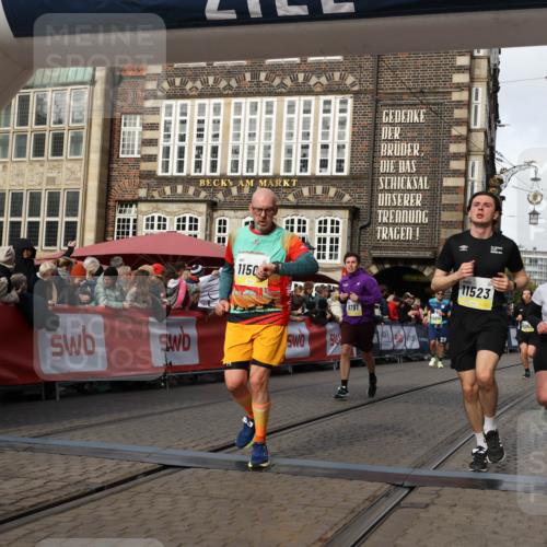 05.10.2025 - 20. swb-Marathon Bremen Yannick Fuchs http://msf.ph/oto/9255413 05.10.2025 10:55:07 Ziel 9427, 9475, 9570, 9791, 10231, 11320, 11470, 11507, 11523 meine-sportfotos.de