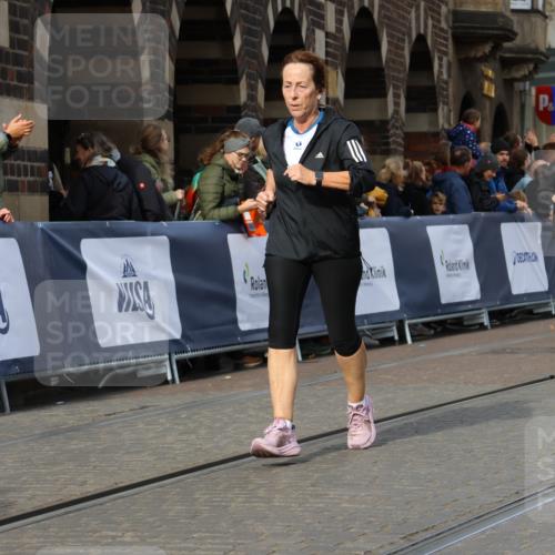 05.10.2025 - 20. swb-Marathon Bremen Strokosch-Dieckow http://msf.ph/oto/9255414 05.10.2025 11:02:41 Ziel 9331, 9360, 9516, 9841, 10129, 10510, 10530, 10803, 10804, 10825, 10826, 11024, 11193 meine-sportfotos.de
