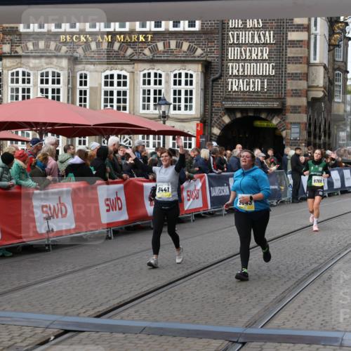 05.10.2025 - 20. swb-Marathon Bremen Yannick Fuchs http://msf.ph/oto/9255415 05.10.2025 11:15:25 Ziel 9441, 9643, 11293 meine-sportfotos.de