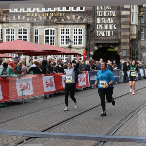 05.10.2025 - 20. swb-Marathon Bremen Yannick Fuchs http://msf.ph/oto/9255423 05.10.2025 11:15:25 Ziel 9441, 9643, 11293 meine-sportfotos.de