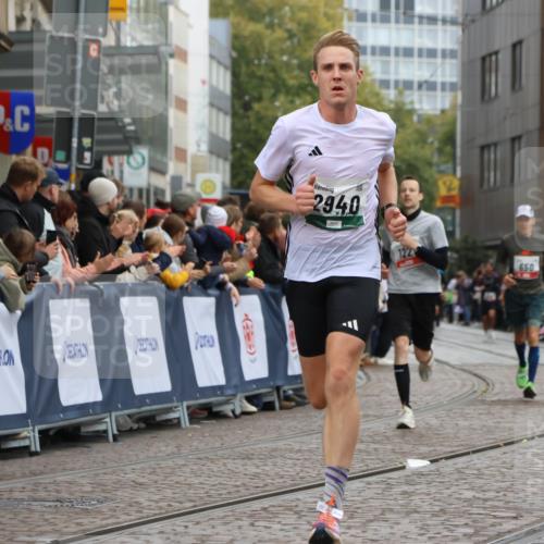05.10.2025 - 20. swb-Marathon Bremen Strokosch-Dieckow http://msf.ph/oto/9255425 05.10.2025 12:53:35 Ziel 650, 1221, 1665, 2940, 8341 meine-sportfotos.de