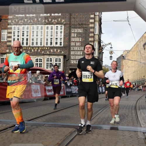 05.10.2025 - 20. swb-Marathon Bremen Yannick Fuchs http://msf.ph/oto/9255427 05.10.2025 10:55:08 Ziel 9427, 9475, 9570, 9791, 10231, 11320, 11363, 11470, 11507, 11523 meine-sportfotos.de