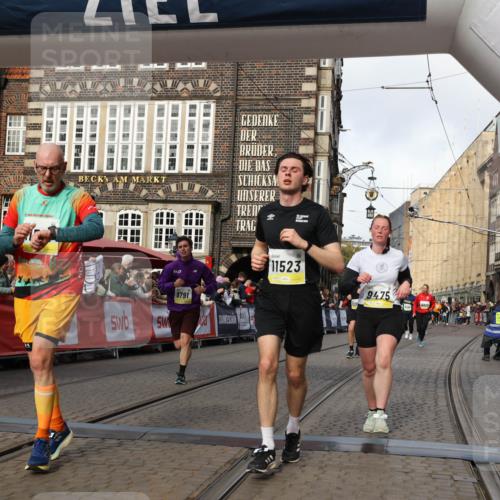 05.10.2025 - 20. swb-Marathon Bremen Yannick Fuchs http://msf.ph/oto/9255433 05.10.2025 10:55:08 Ziel 9427, 9475, 9570, 9791, 10231, 11320, 11363, 11470, 11507, 11523 meine-sportfotos.de