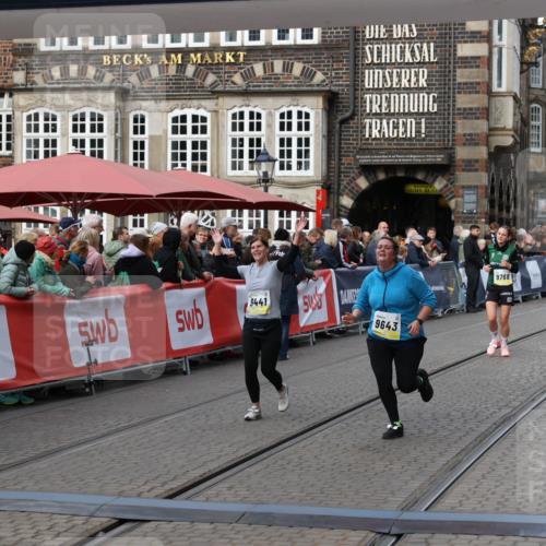 05.10.2025 - 20. swb-Marathon Bremen Yannick Fuchs http://msf.ph/oto/9255438 05.10.2025 11:15:25 Ziel 9441, 9643, 11293 meine-sportfotos.de