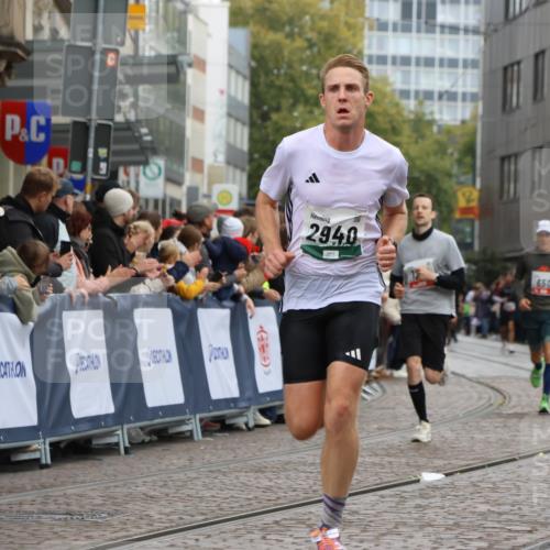 05.10.2025 - 20. swb-Marathon Bremen Strokosch-Dieckow http://msf.ph/oto/9255447 05.10.2025 12:53:35 Ziel 650, 1221, 1665, 2940, 8341 meine-sportfotos.de