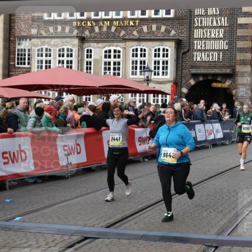05.10.2025 - 20. swb-Marathon Bremen Yannick Fuchs http://msf.ph/oto/9255448 05.10.2025 11:15:26 Ziel 9441, 9643, 9768, 11293 meine-sportfotos.de
