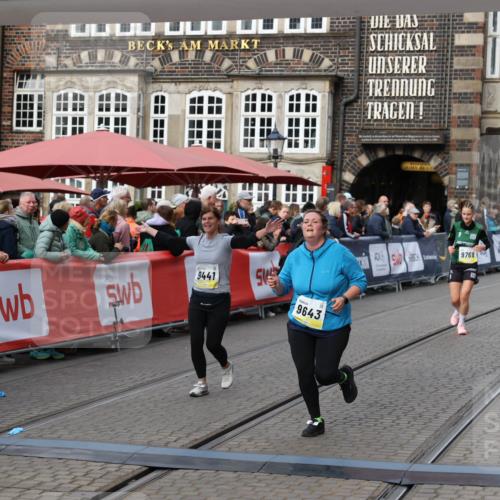 05.10.2025 - 20. swb-Marathon Bremen Yannick Fuchs http://msf.ph/oto/9255456 05.10.2025 11:15:26 Ziel 9441, 9643, 9768, 11293 meine-sportfotos.de