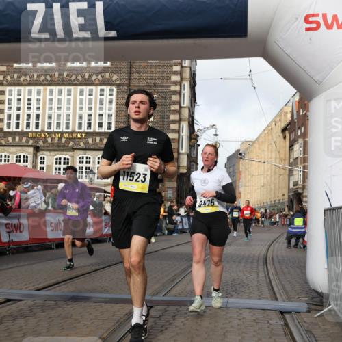 05.10.2025 - 20. swb-Marathon Bremen Yannick Fuchs http://msf.ph/oto/9255464 05.10.2025 10:55:08 Ziel 9427, 9475, 9570, 9791, 10231, 11320, 11363, 11470, 11507, 11523 meine-sportfotos.de
