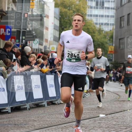 05.10.2025 - 20. swb-Marathon Bremen Strokosch-Dieckow http://msf.ph/oto/9255466 05.10.2025 12:53:35 Ziel 650, 1221, 1665, 2940, 8341 meine-sportfotos.de