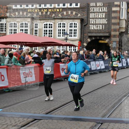 05.10.2025 - 20. swb-Marathon Bremen Yannick Fuchs http://msf.ph/oto/9255468 05.10.2025 11:15:26 Ziel 9441, 9643, 9768, 11293 meine-sportfotos.de