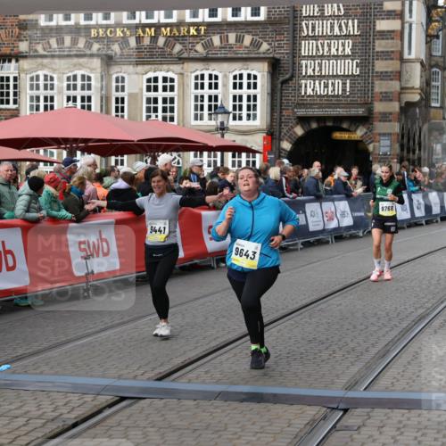 05.10.2025 - 20. swb-Marathon Bremen Yannick Fuchs http://msf.ph/oto/9255478 05.10.2025 11:15:26 Ziel 9441, 9643, 9768, 11293 meine-sportfotos.de