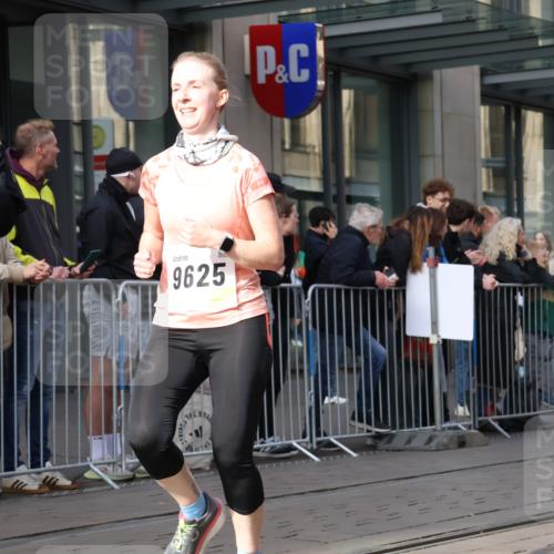 05.10.2025 - 20. swb-Marathon Bremen Strokosch-Dieckow http://msf.ph/oto/9255493 05.10.2025 10:57:19 Ziel 9000, 9215, 9309, 9372, 9585, 9625, 9747, 9904, 9914, 9943, 9962, 9979, 10139, 10219, 10225, 10250, 10329, 10341, 10555, 10694, 10739, 10754, 10834, 10890, 11352, 11360, 11457, 11520, 11521, 11564, 11575, 11583, 11731, 11744, 9000, 9215, 9309, 9372, 9585, 9625, 9747, 9904, 9914, 9943, 9962, 9979, 10139, 10219, 10225, 10250, 10329, 10341, 10555, 10694, 10739, 10754, 10834, 10890 meine-sportfotos.de