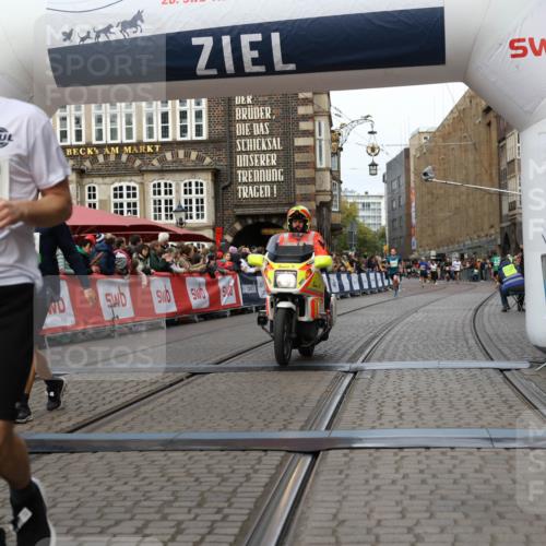 05.10.2025 - 20. swb-Marathon Bremen Yannick Fuchs http://msf.ph/oto/9255503 05.10.2025 10:46:29 Ziel 9351, 9362, 9400, 9921, 11462 meine-sportfotos.de