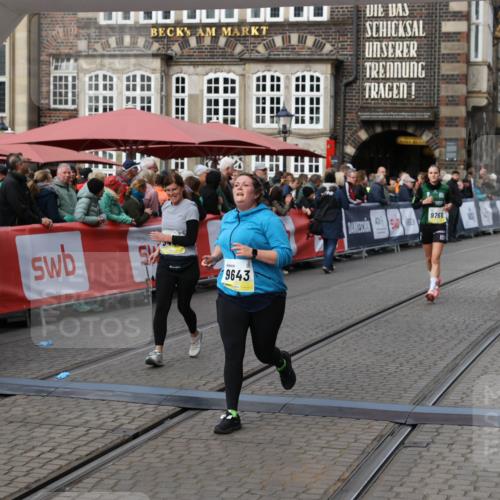 05.10.2025 - 20. swb-Marathon Bremen Yannick Fuchs http://msf.ph/oto/9255512 05.10.2025 11:15:26 Ziel 9441, 9643, 9768, 11293 meine-sportfotos.de