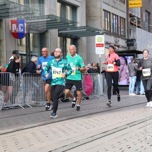 05.10.2025 - 20. swb-Marathon Bremen Strokosch-Dieckow http://msf.ph/oto/9255527 05.10.2025 10:57:21 Ziel 9000, 9215, 9309, 9372, 9585, 9625, 9747, 9904, 9914, 9943, 9962, 9979, 10139, 10219, 10225, 10250, 10329, 10341, 10555, 10651, 10694, 10739, 10754, 10834, 10890, 10975, 11023, 11352, 11360, 11457, 11520, 11521, 11564, 11575, 11583, 11731, 11744, 9000, 9215, 9309, 9372, 9585, 9625, 9747, 9904, 9914, 9943, 9962, 9979, 10139, 10219, 10225, 10250, 10329, 10341, 10555, 10651, 10694, 10739, 10754, 10834, 10890, 10975, 11023 meine-sportfotos.de